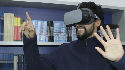 Estudiantes de Cevamar aprenden inglés con lentes de realidad virtual