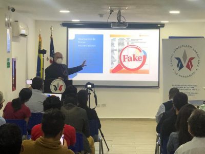 León Hernández debate sobre “contenidos falseados” en apertura del Next Generation of Journalists