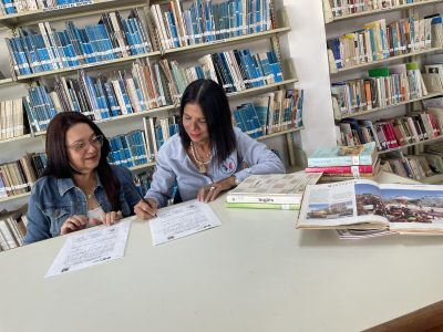 Cevamar amplía su biblioteca gracias a donación del Iasbtiene