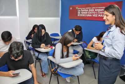¿Eres bartender, vendedor o taxista? El inglés multiplica tus ingresos