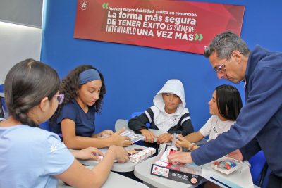 Cevamar impulsa la fluidez en los chamos con clases de inglés de vanguardia