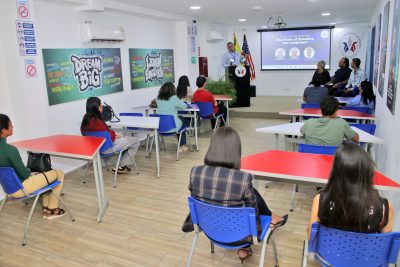 ‘Connecting Worlds’, cómo hablar dos idiomas redefine el éxito en la era moderna