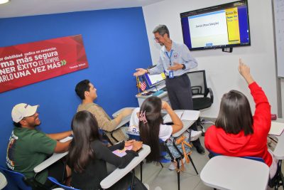 El inglés como puente al éxito, transforma tu futuro profesional en Cevamar  